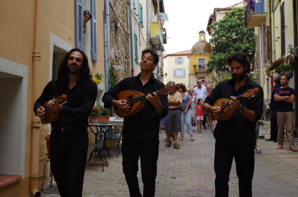 L’attribut alt de cette image est vide, son nom de fichier est Quintette-en-promenade-1024x678.jpg.