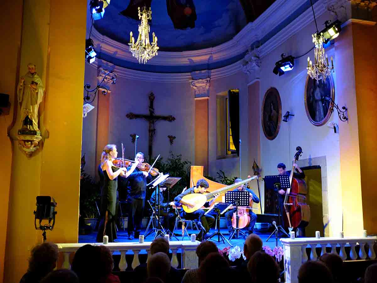 concert de mandolines dans l'église de Castellar pour le FIMAC 2017